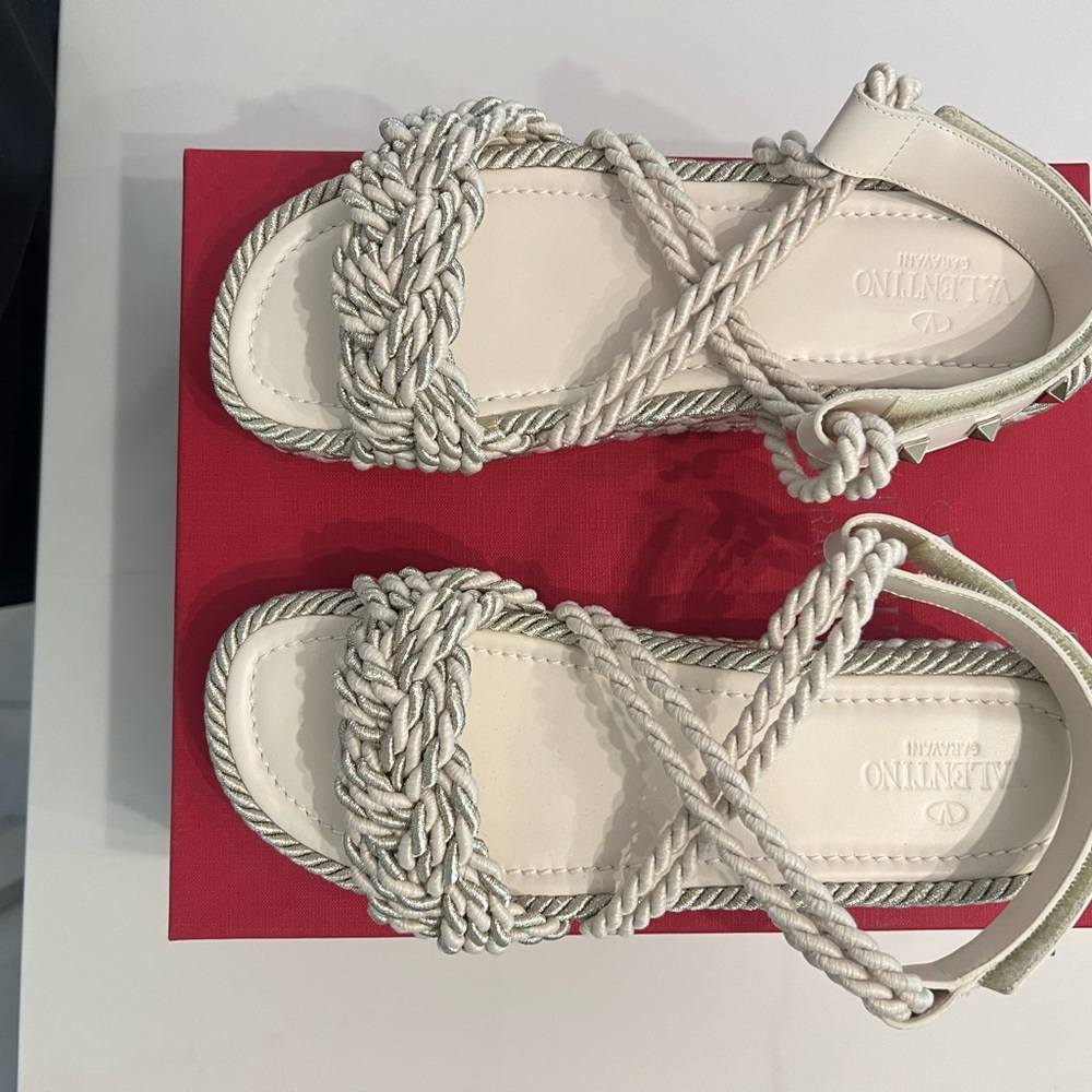 Valentino Garavani beige/cream woven fabric Rockstud Turchon Platform sandal
